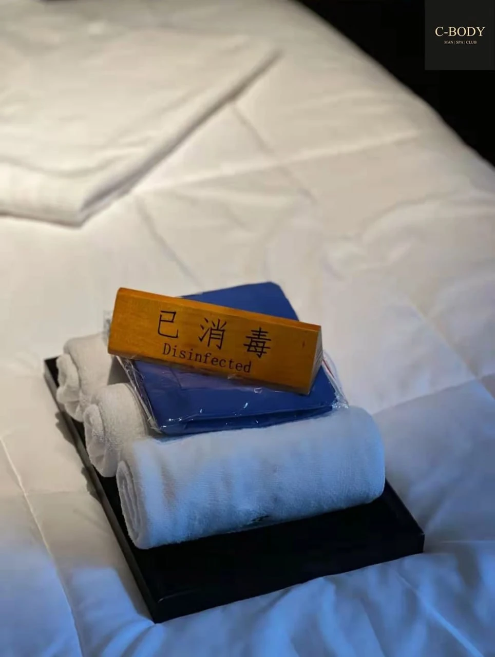 Intimate spa suite for body massage Bangkok - Elite level tantric massage room with candle lighting